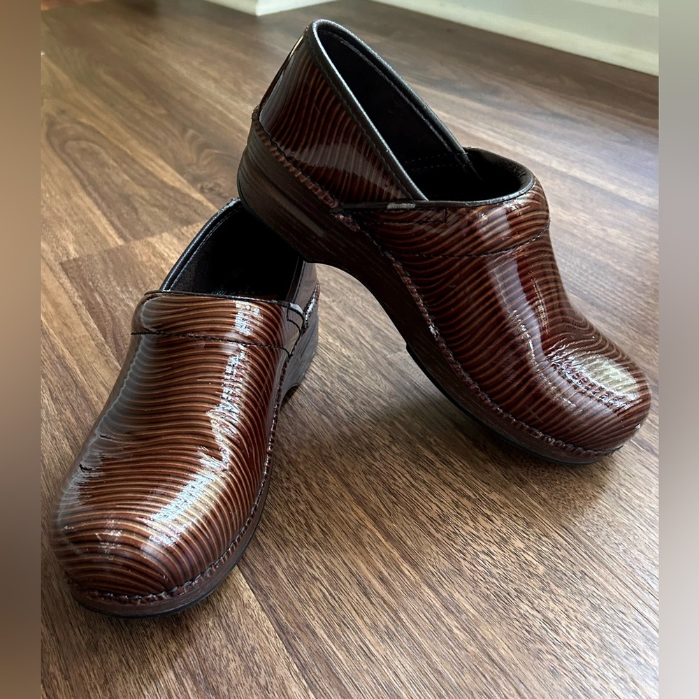 DANSKO XP Brown Patent Leather Nurse Clogs Slip Resistant Work Shoes Sz 39 / 8.5 - Picture 12 of 12